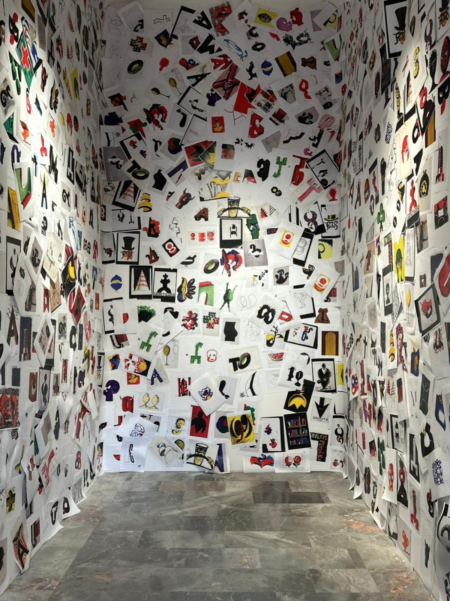 Installazione di disegni, 1959/1990 - Tecnica mista su carta- Courtesy of Gemma De Angelis Testa e Galleria Continua