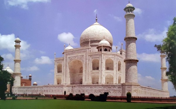 L’amore che supera la morte: il Taj Mahal ad Agra