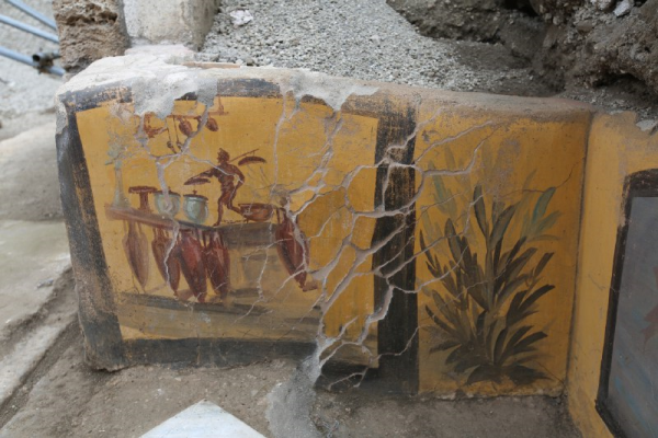 Pompei, dagli scavi Regio V affiora Thermopolium con affresco Nereide