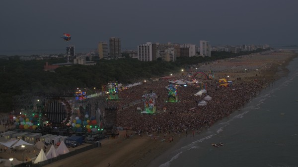 Le prime foto del Jova Beach Party, la festa più bella dell'estate 2019