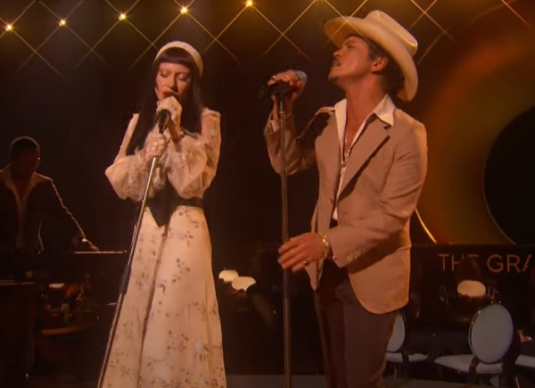 Lady Gaga e Bruno Mars conquistano i Grammy 2025 con "California Dreamin'" e un messaggio di inclusività