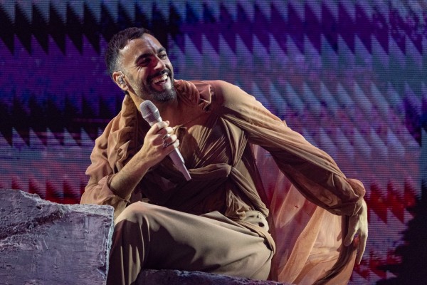 "Dopo ogni crollo si rinasce”: Marco Mengoni  a Eboli come punto di rinascita