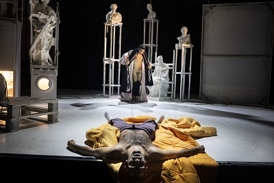 La città dei vivi al Bellini: quando il male smette di essere un’eccezione