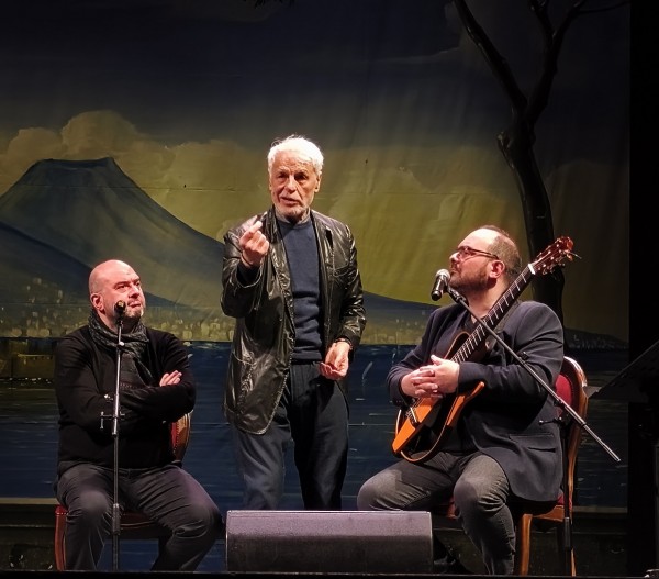 Tra versi e canzoni: Michele Placido restituisce Napoli a sé stessa al Trianon Viviani