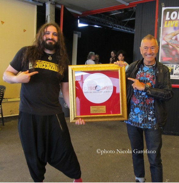 Nevruz e Marco Cecioni de "Il Balletto di Bronzo" con il Premio Microsolco al DiscoDays Napoli